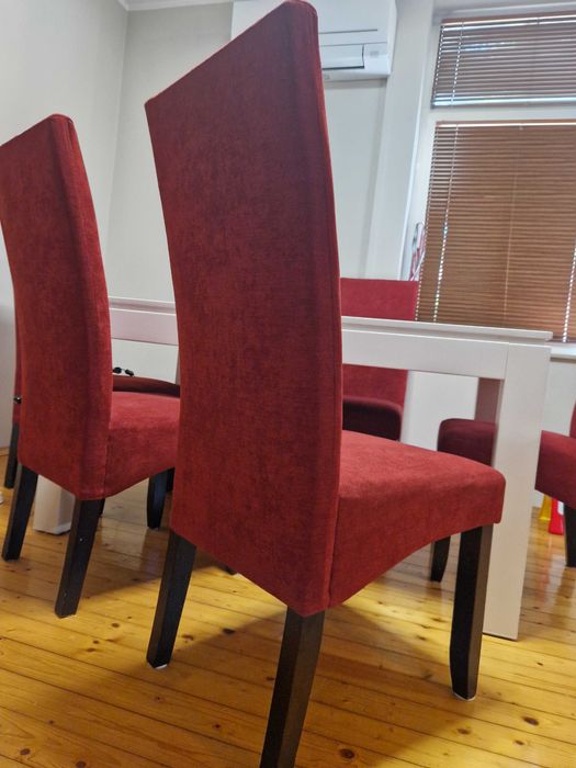 Трапезна маса със столове