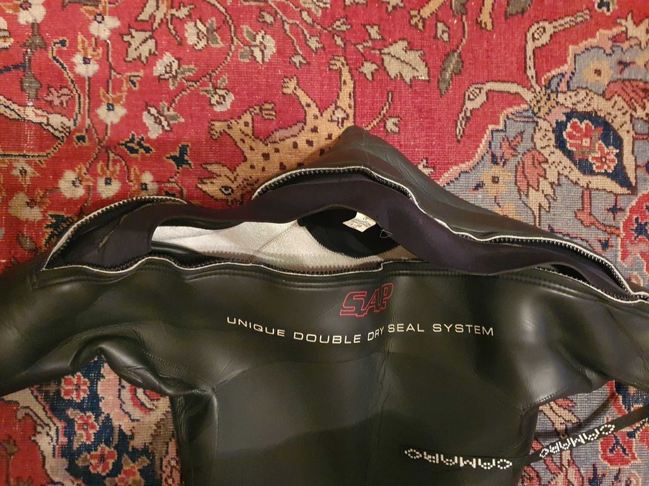 Продавам сух неопрен CAMARO 5mm