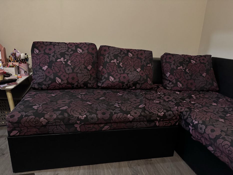 Ъглов разтегателен диван + 2 бр. табуретки