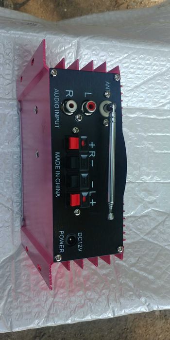 Автомобильный стереоусилитель в корпусе