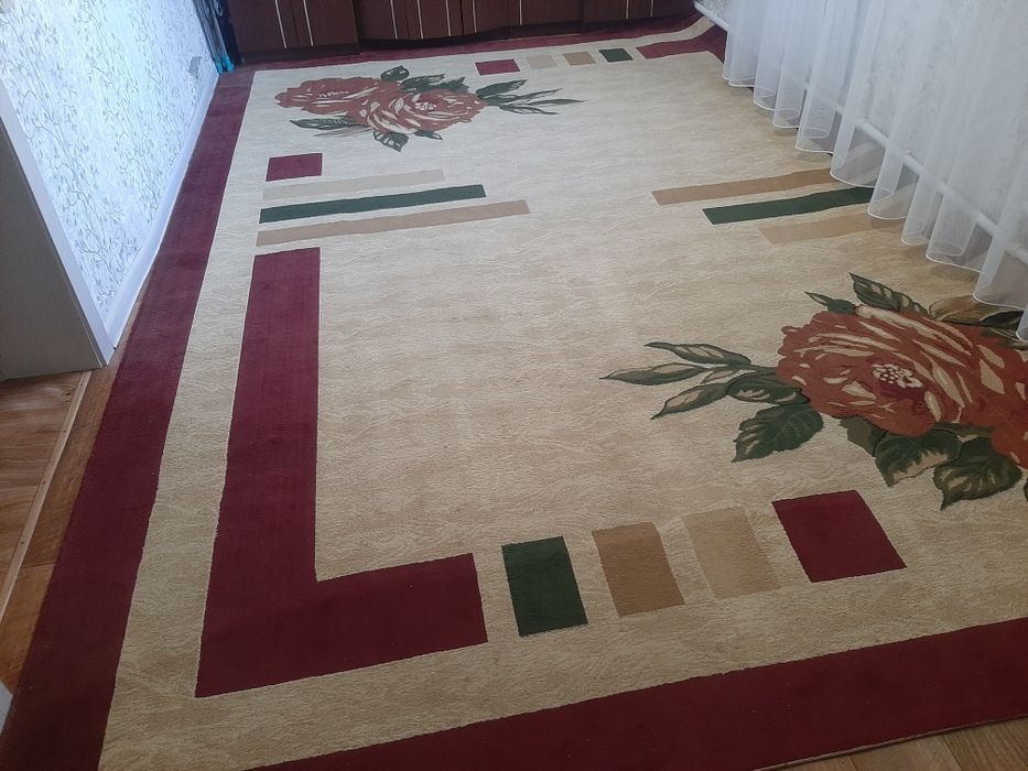 Продам ковер в хорошем состоянии