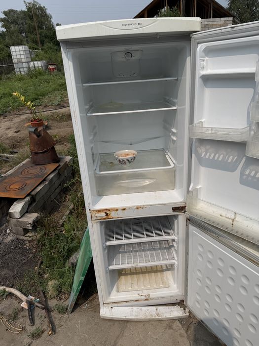 Продам 2 холодильника