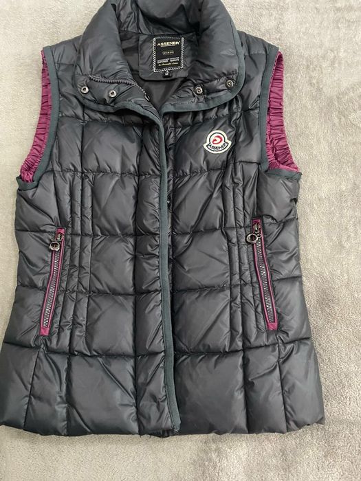 Продается женская жилетка S размер.