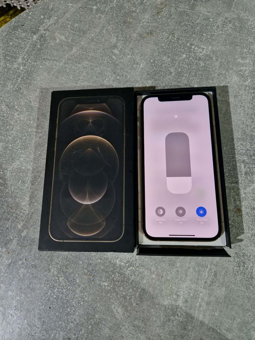 Vand sau schimb iphone 12 pro gold full box