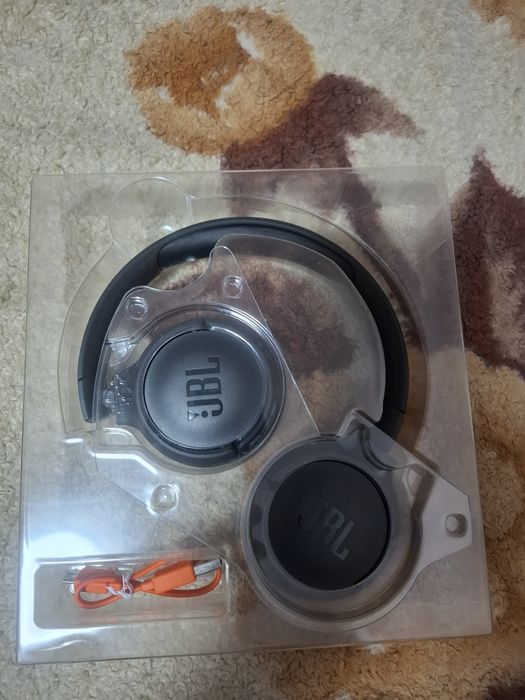 Продам наушники JBL новые оригинал