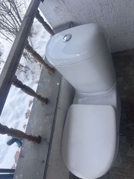 Продам унитаз в хорошем состояние