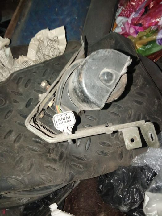 Продам запчасти на нисан сирена