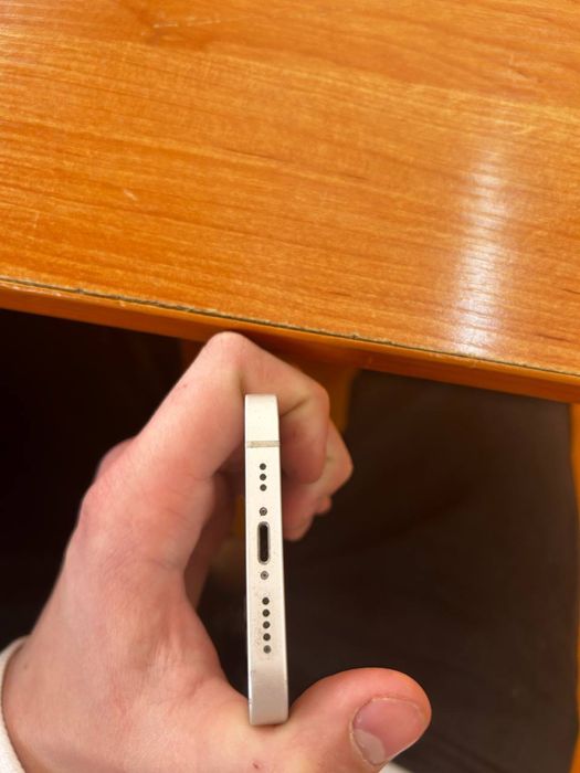 iPhone 14 белый цвет