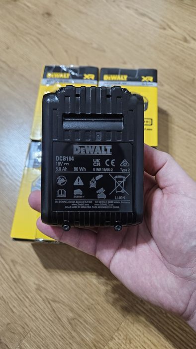 Dewalt Acumulatori Profesionali - DCB184 - 5Ah - 18v