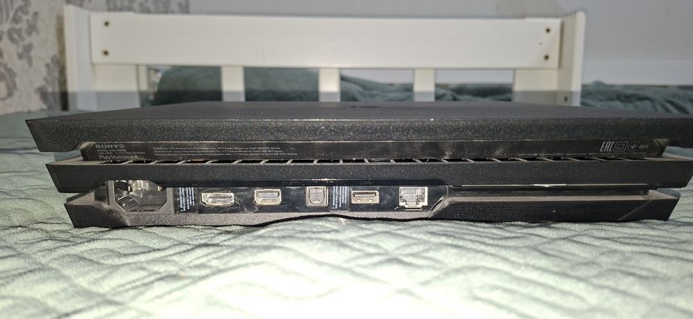 Пс 4 про 1TB три геймпада