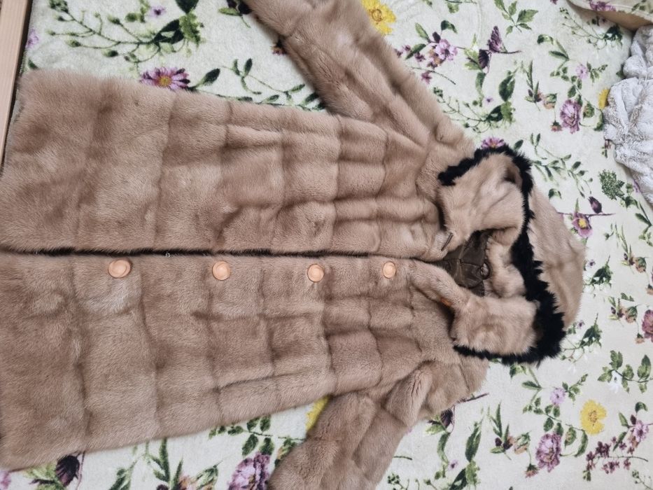 Haina din blana naturala de vizon