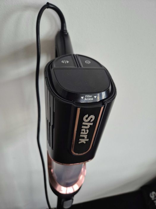 Aspirator vertical fără sac SHARK cu cablu- HZ500UKT