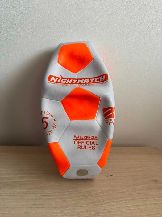 Minge fotbal lumini LED NightMatch — marimea 5, noua, cu pompa