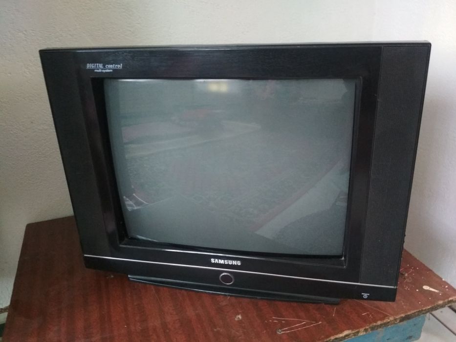 Televisivor Samsung srochno sotiladi