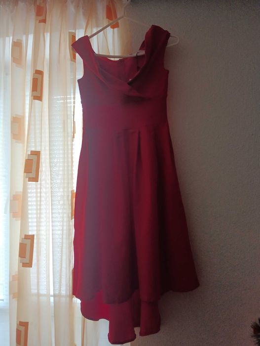Нова червена рокля