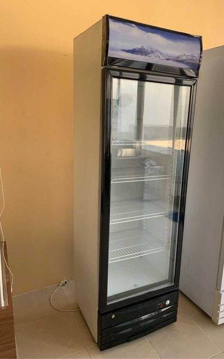 Холодильник вертикальный