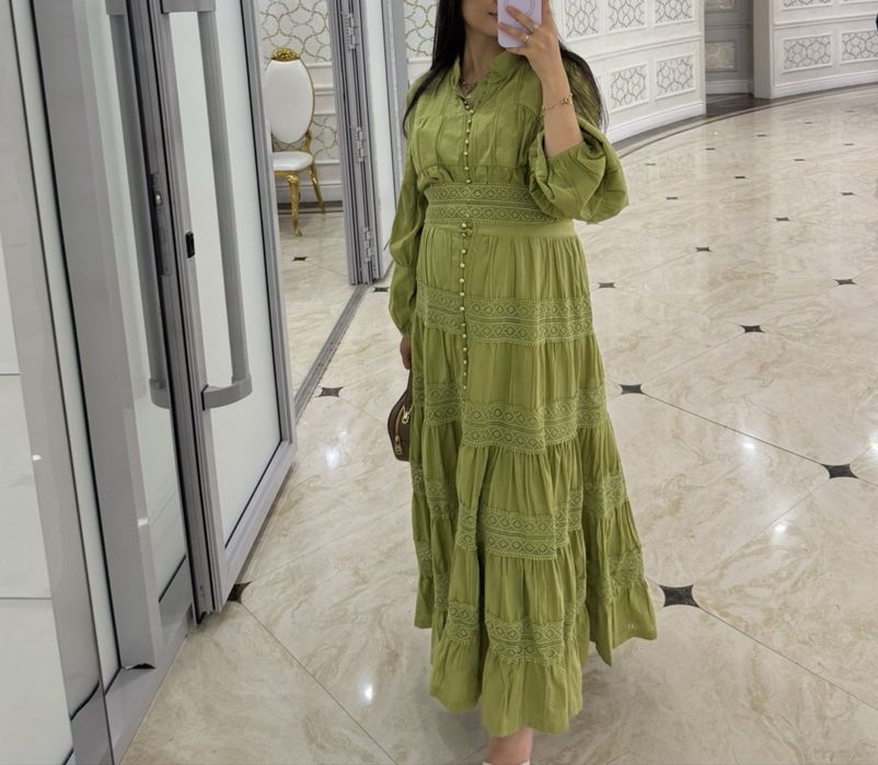 Продам все эти три платья