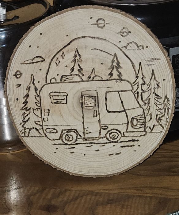 Ръчно изработени дървени изделия – дъски за рязане, играчки, пирографи