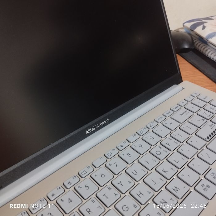 Asus vivobook sotiladi