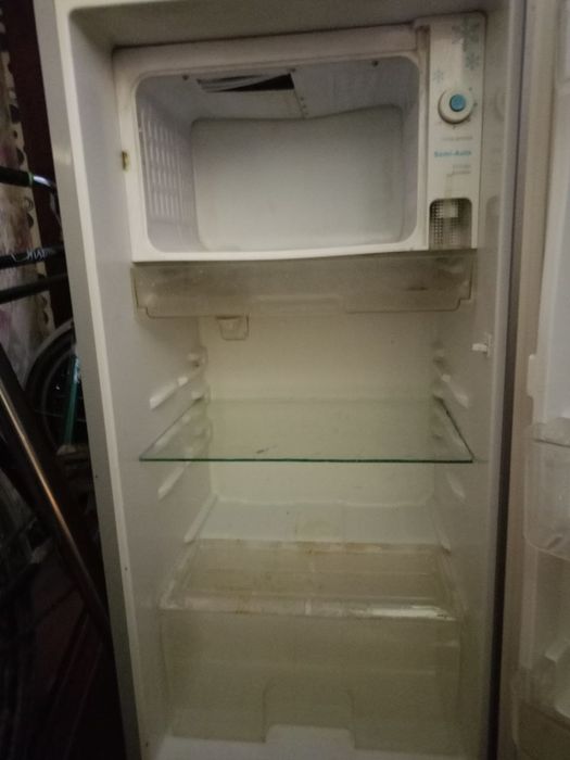 Продам холодильник а хорошем состоянии на ремонте не был работает хоро