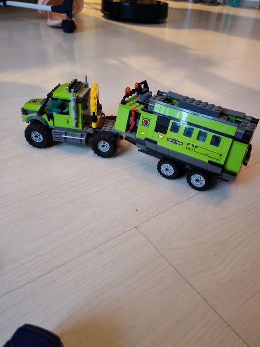Lego City - baza de explorare a vulcanului