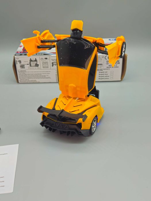 Различни RC трансформираща се кола-робот с дистанционно,светлини, 360°