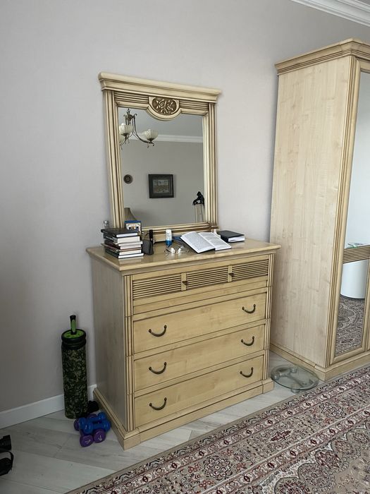 Продам кровать со спальным гарнитуром