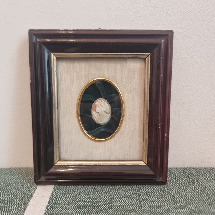 Cameo vintage autentic din fildeș sculptat manual