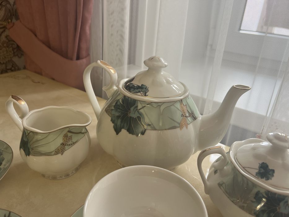 Фарфоровый чайный сервиз