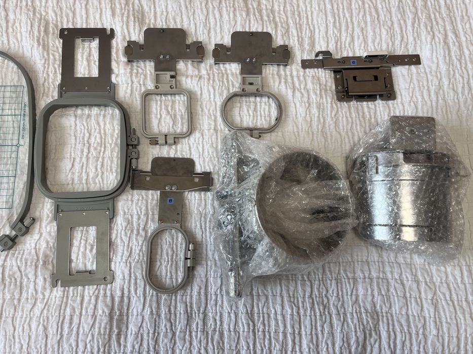 Mașină de brodat Brother VR – ca nouă, doar 24h folosită + accesorii