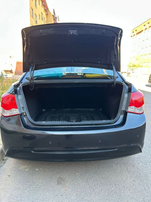 Шевроле Круз 2013 года