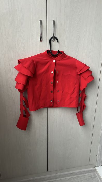 Красный необычный костюм(блуза)