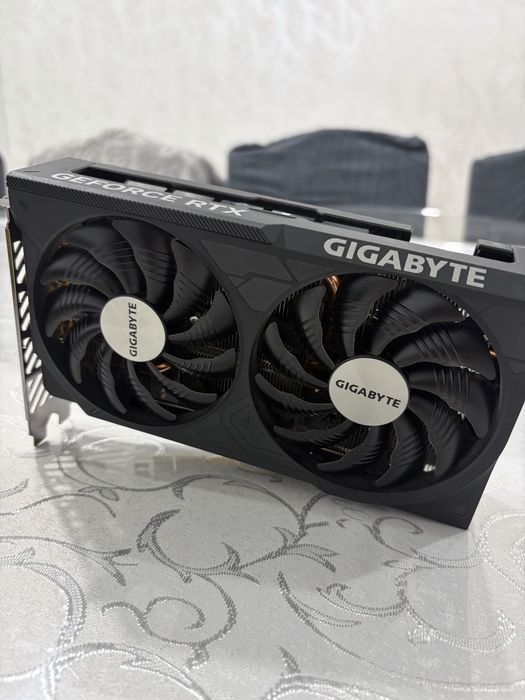 Продам видеокарту Gigabyte GeForce RTX 4060 Ti Windforce OC 8GB.