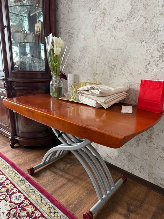 Стол для гостинной