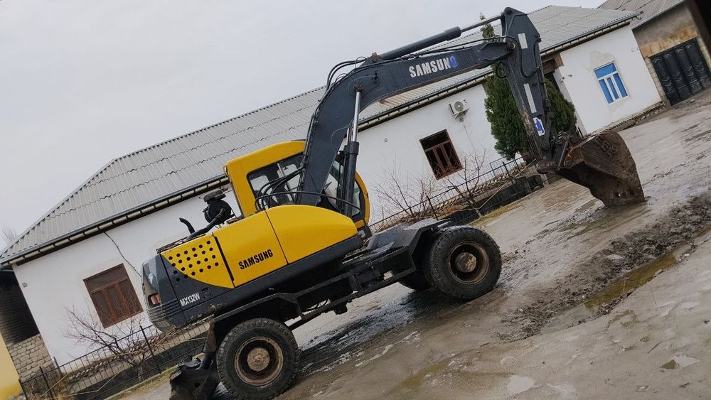 Ekskavator sotiladi Samsung 132 xolati ideal ishlab turgan tehnika