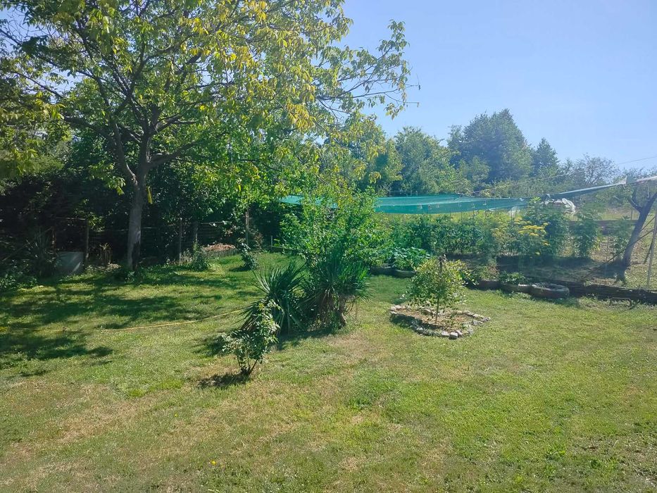 Продавам вила на 10 км. от гр. Враца