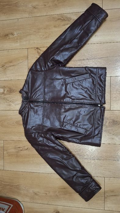 Ново, късо, кожено, тъмно виолетово яке