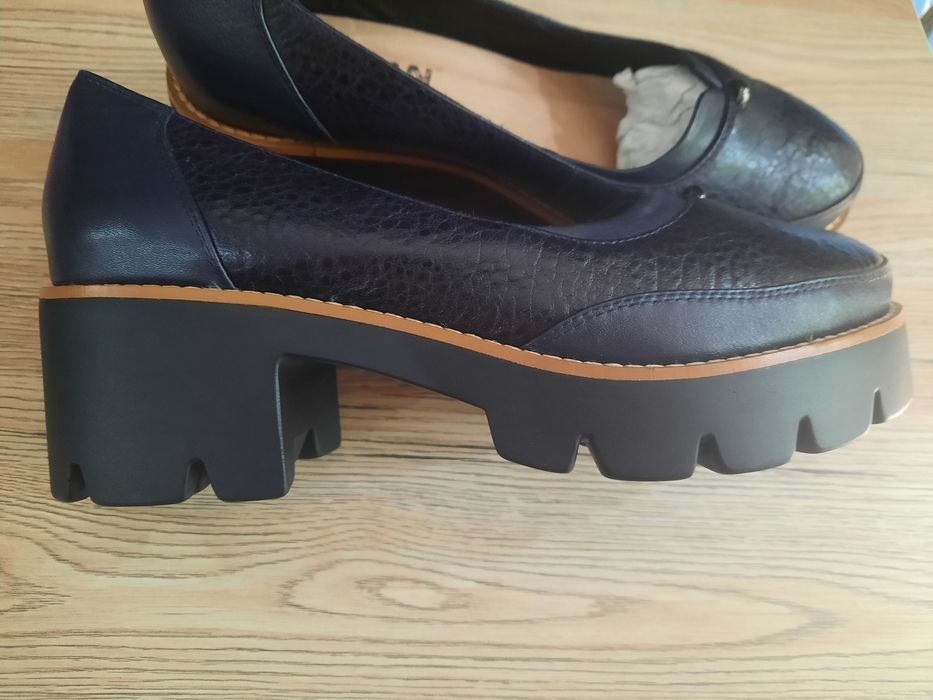 Продам туфли на каблуке