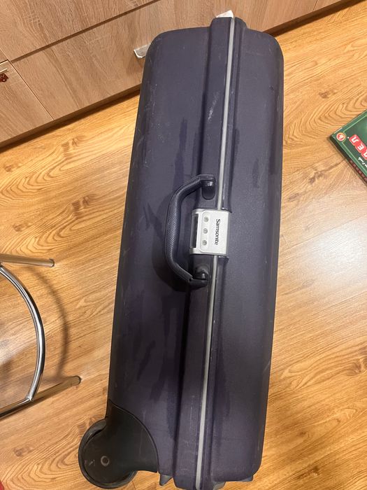 Большой чемодан samsonite с твердым корпусом