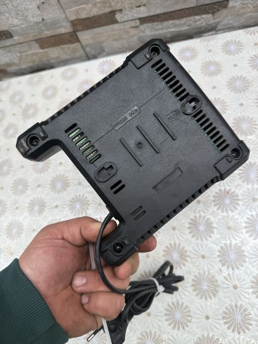 Зарядно устройство за батерии BERNER