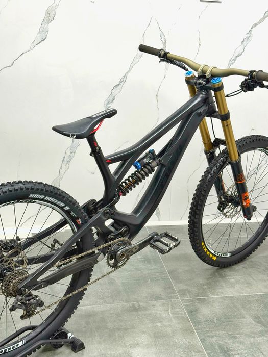 Висок клас велосипед за спускане Pivot Phoenix Carbon L 27.5