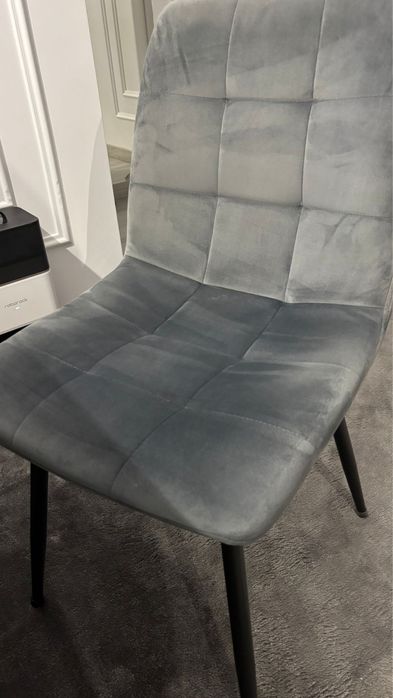 Masa living cu 4 scaune