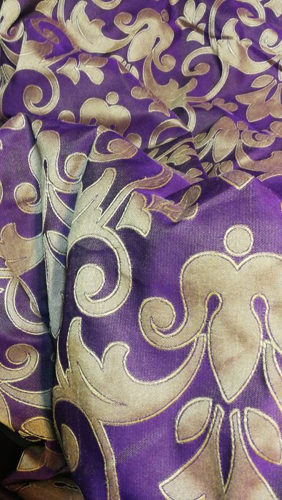 Покрывало с подушками.