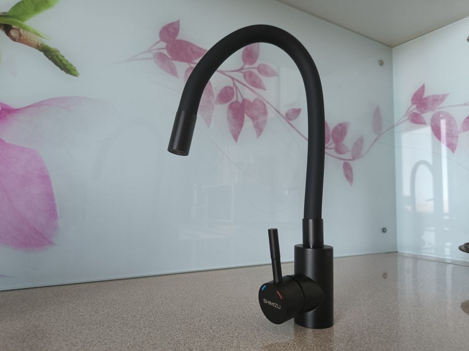 Продам смеситель на кухню