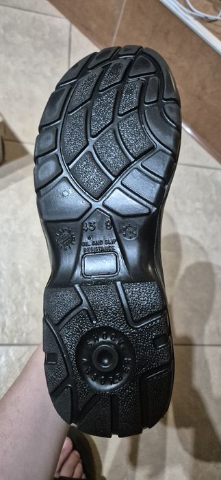 Bocanci de lucru negrii ,marimea 43