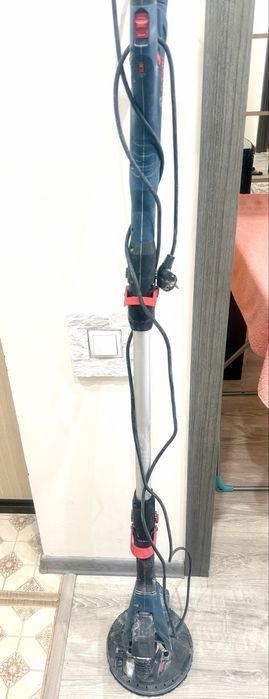 Шлифовальная машина Bosch Professional.