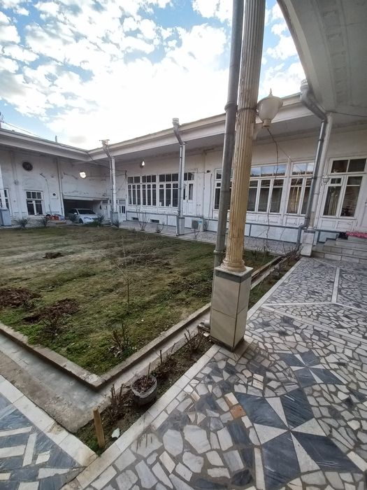 Qazi mahalla 5.8-sotok 2ta fasadi bor 17-metrli va 18-metr