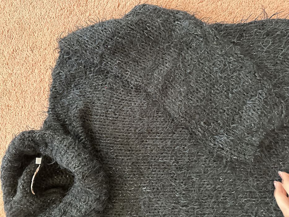 Pulover negru S cu slipici argintiu