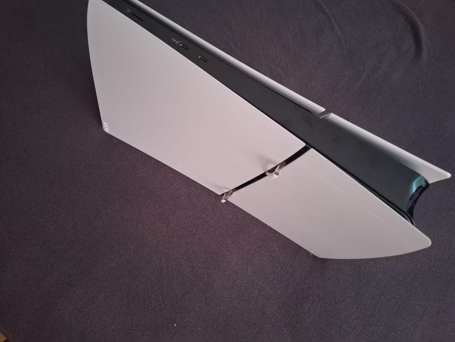 Vând ps5 slim digital 1 TB + 1 maneta