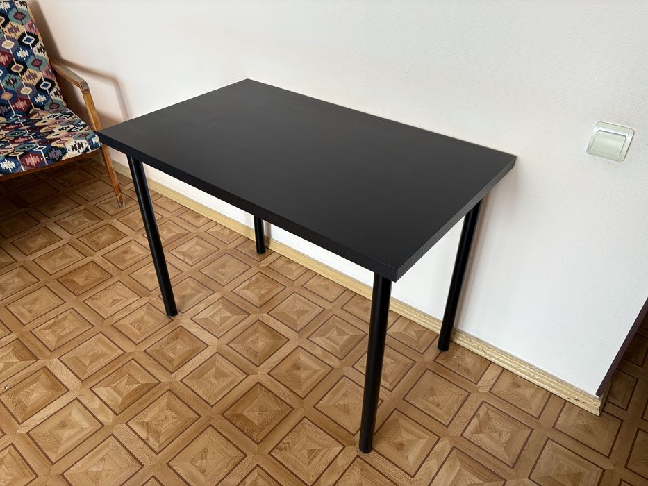 Стол Ikea черного цвета